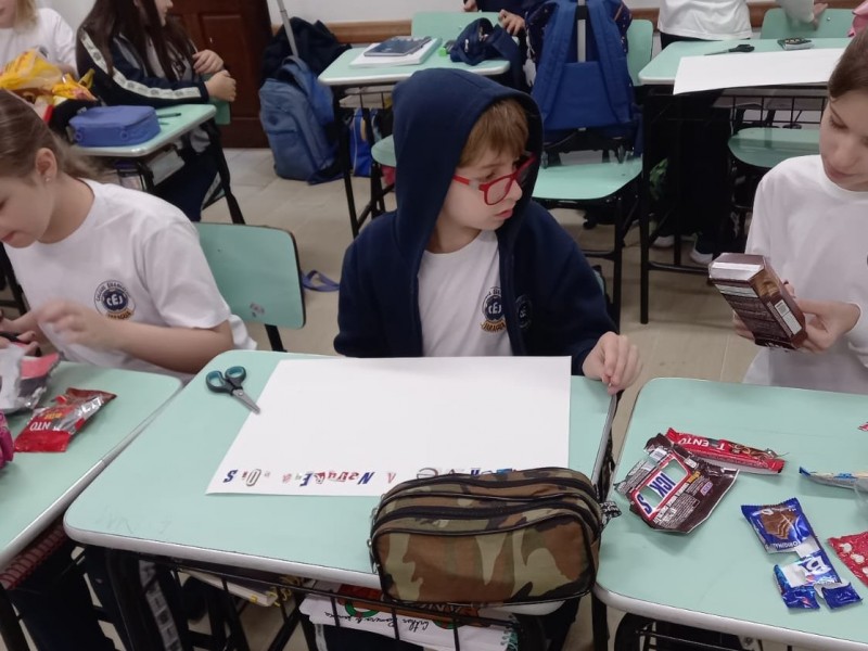 Os alunos dos 4os e 5os anos, na disciplina de Ensino Religioso, trabalharam o tema de preservação do meio ambiente e Criação Divina