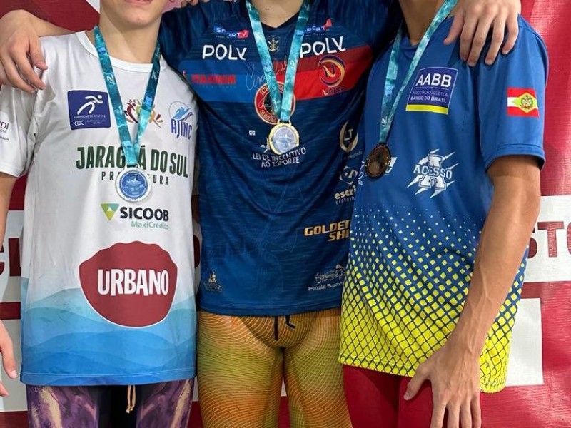 Os alunos do CEJ Erick Lima, Rayssa Isabelle Piãotquewicz e Vinícius Borges participaram do Campeonato Estadual de Categorias – Troféu Eduardo Fischer