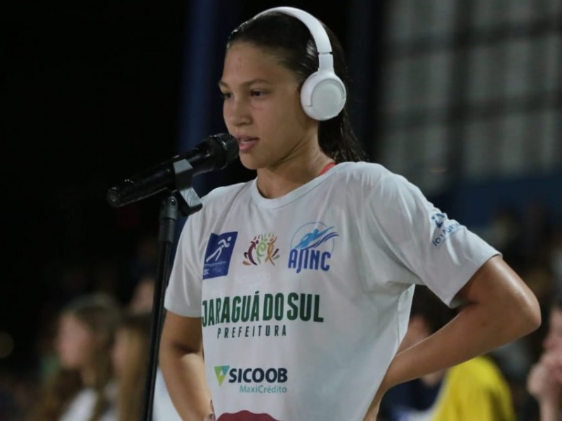 RAYSSA É CAMPEÃ BRASILEIRA E RECORDISTA DA PROVA