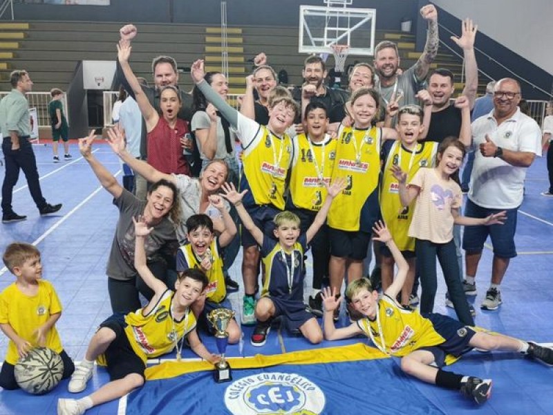 Basquete masculino é campeão no Campeonato Escolar sub 10, os jogos foram realizados no dia 27 de novembro no ginásio Arthur Muller.