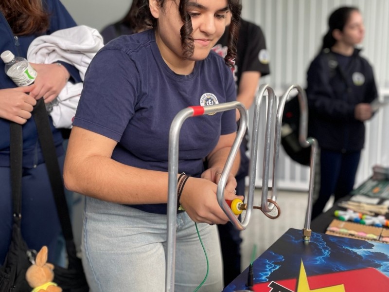 Ensino Médio participa da Feira de Profissões